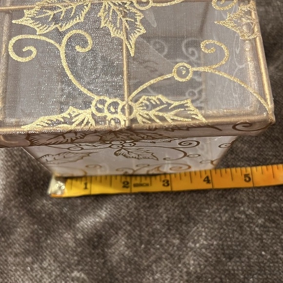 Set of 3 Vintage Christmas Nesting Boxes, Gold Filigree - Picture 15 of 17